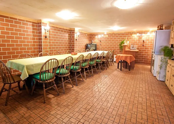 Hiša za goste Pikapolonca 2*