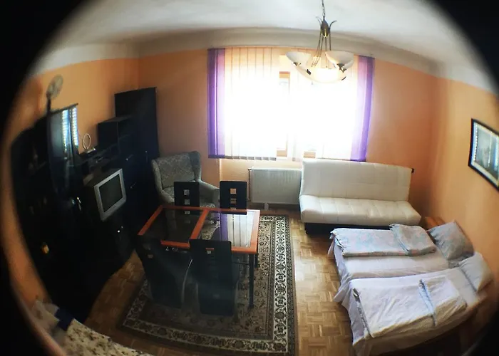 Hiša za goste Pikapolonca 2*