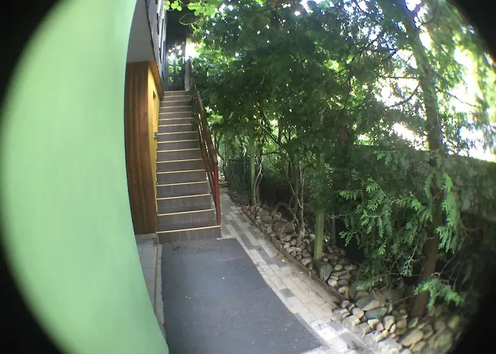 Hiša za goste Pikapolonca 2*